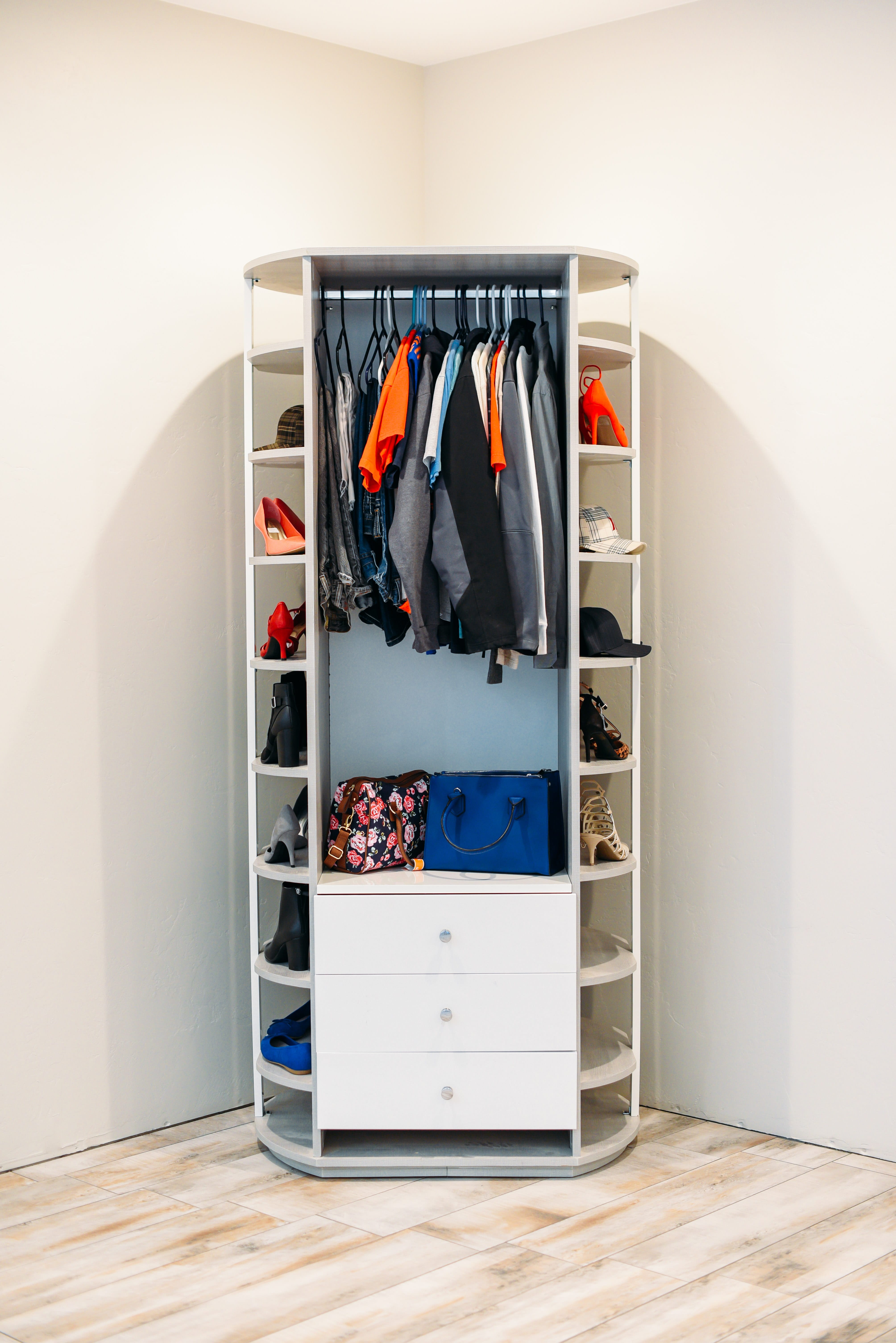 Bespoke rotating shoe tower with integrated closet lighting
