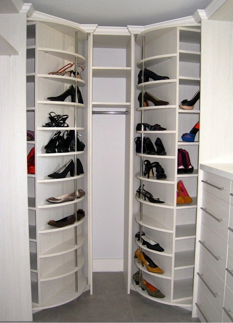 Revolving closet system retail display – closet components supplier