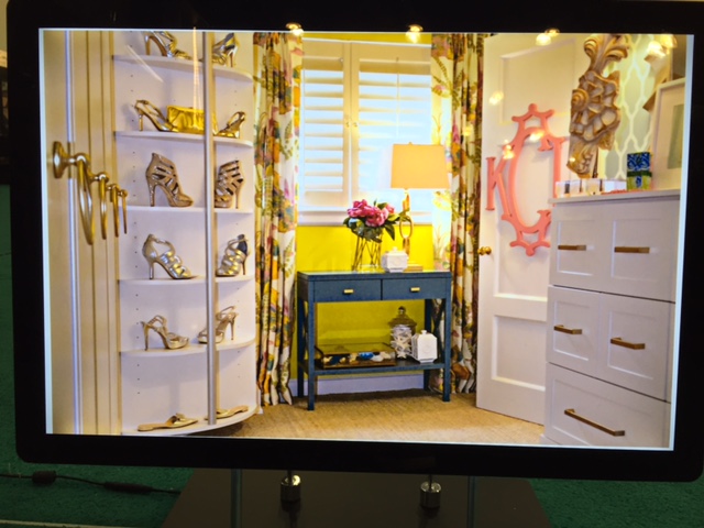 Smart closet technology – automatic clothes conveyor system installed